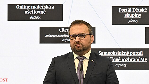 Ministr práce a sociálních v�cí Marian Jure�ka p�i p�edstavení plán� vlády na...