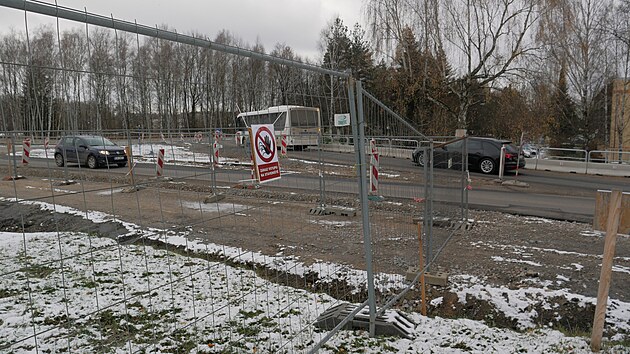 Peloka silnice I/37 zaala na jinm okraji ru vznikat v kvtnu, te ped zimou stavebn ruch ustal. Omezen vak na mst stavby zstala.