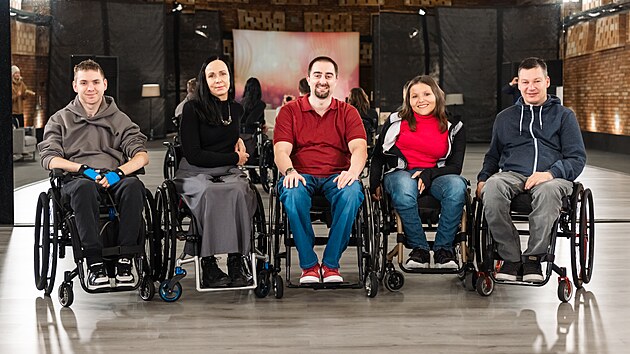 Petr Svoboda, Lucie M�llerov�, Lucie Adamov�, Kamil Fiala a Jakub Barto� zkou�� na StarDance