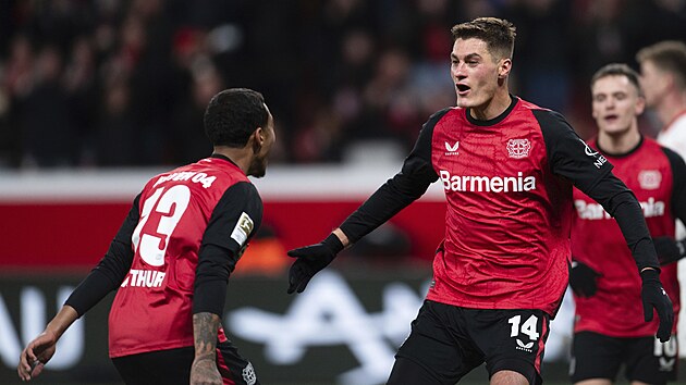 Patrik Schick z Bayeru Leverkusen se raduje ze vst�eleného gólu.