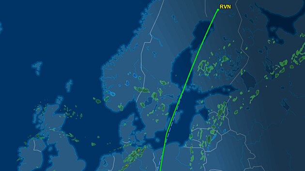 Trasa letu stroje m���c�ho z finsk�ho Rovaniemi do rakousk�ho Salzburku, s mezip�ist�n�m v Praze (26. listopadu 2024)