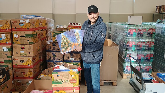 Potravinov� banka Karlovarsk�ho kraje v t�chto dnech ve sv�m skladu zpracov�v� v�t�ek sobotn� sb�rky.