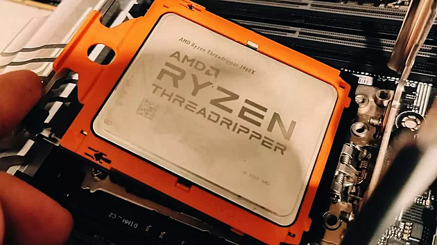 Popel�� na�el v odpadu funk�n� hern� hardware.