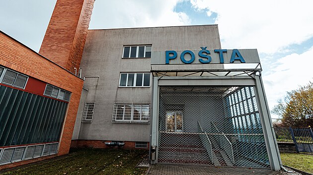 Vchod do poboky esk poty v olomouck Ladov ulici.