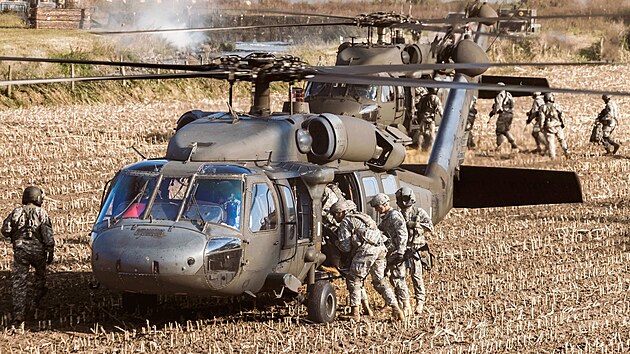 C�lem projektu je podle iniciativy dokon�it kampa� na helikopt�ru Black Hawk pro ukrajinsk� ozbrojen� s�ly.