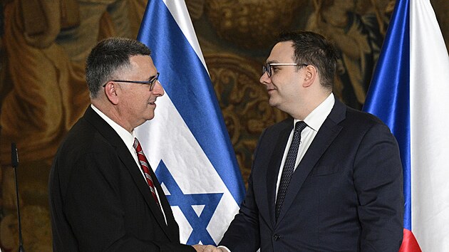 Izraelsk ministr zahrani Gideon Saar a jeho esk protjek Jan Lipavsk. (28. listopadu 2024)