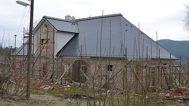 P�ed zah�jen�m rekonstrukce byla stavba ruinou. Zat�kalo do n�, trhala se a praskala vlivem st��� a drsn�ho podneb� Vyso�iny.