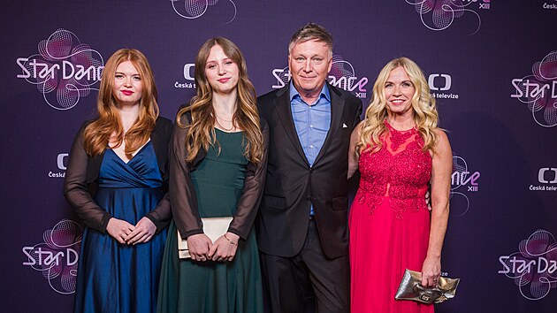 Michal Dlouhý s man�elkou Zuzanou a dcerami Karolínou a Annou na StarDance XIII...