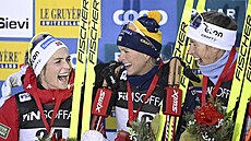 Zleva Therese Johaugová, Frida Karlssonová a Astrid Öyre Slindová.