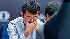 ínský achista Ting Li-en se zamýlí nad dalím tahem.