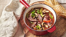 Hov�z� se �ampiony a paprikami