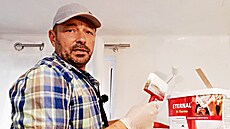 Nakonec naneste termoizola�ní nát�r.