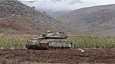 Izraelský tank u hranice s Libanonem (27. listopadu 2024)