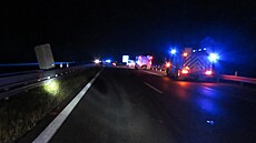 Dodávka s p�ív�sným vozíkem narazila na dálnici D2 nedaleko hranic se...