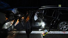 Dodávka s p�ív�sným vozíkem narazila na dálnici D2 nedaleko hranic se...