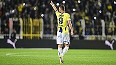 Úto�ník Edin D�eko v dresu istanbulského Fenerbahce.