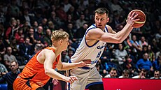 Ond�ej Sehnal b�hem zápasu kvalifikace na EuroBasket s Nizozemskem.