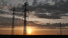 Stoáry vysokého naptí. Na snímku typ Soudek a Vertikál.