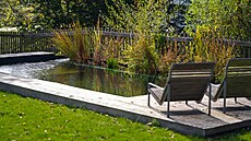 U VODY Nov� vybudovaný p�írodní koupací biotop s filtrovanou vodou je i...