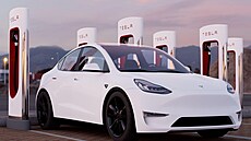 Tesla Model Y nevypadá zrovna jako výkonný zabiják nebo k�ehká jezdící rakev....