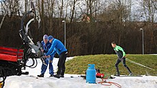 �estnáctka dobrovolník� ze spolku Ly�a�ské Jihlavsko upravuje nejen desítky...