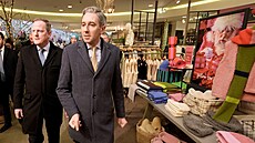 Simon Harris b�hem kampan� p�ed irskými parlamentními volbami (21. listopadu...