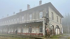Nádra�ní budova v Moldav� na Teplicku (listopad 2024)