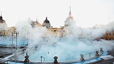 Termální lázn Széchenyi jsou ikonické, bhem vánoní návtvy zde mete...