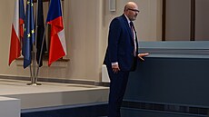 Vlastimil Válek, místopedseda vlády a ministr zdravotnictví (28. listopadu...