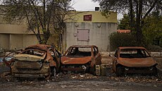 Ohoelá auta zasaená raketou vypálenou z Libanonu  synagogy v Avivimu na...