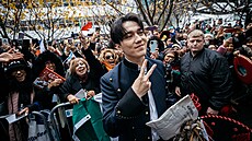 Zpvák Dima Kudajbergen hostem televize Óko