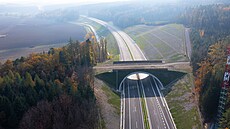 Pohled na dálnici D3 mezi Roudným a Plavem