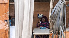 28letá Anima Mangolaová si st�uje na vysokou cenu rý�e. (25. zá�í 2024)