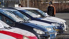 V Pardubicích se uskute�nila první ve�ejná dra�ba odstavených autovrak�. (21....