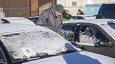 V Pardubicích se uskute�nila první ve�ejná dra�ba odstavených autovrak�. (21....