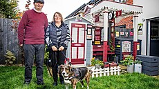 Man�elský pár z Velké Británie je natolik poblázn�ný vlaky, �e jim ob�toval...