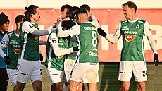 Jablonetí fotbalisté se radují z gólu v ligovém utkání proti Baníku Ostrava.