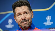 Diego Simeone, argentinský trenér Atlétika Madrid, na tiskové konferenci na...