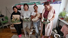 P�stounka Romana Hermová se chystá s Adélkou, Nelou a Danu�í na advent.