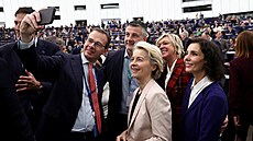 Evropský parlament schválil novou Evropskou komisi vedenou Ursulou von der...