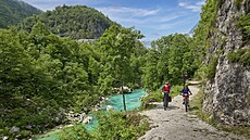 Nová cyklostezka Trans Dinarica kopíruje ve Slovinsku koryto �eky So�a.