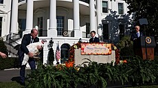 Joe Biden naposledy ve své funkci omilostnil dva krocany, které tak uetil...