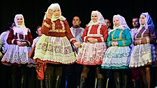 Svatba byla velkou slávou, hosté na ni brali parádní, tedy ten nejlep�í kroj....