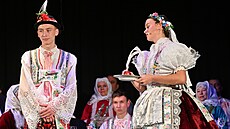 O zábavu na svatební hostin� se starali nev�stina nejstar�í dru�i�ka a �enich�v...