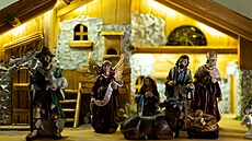 Na vánoních trzích v Praze lze najít betlémy. (27. listopadu 2024)