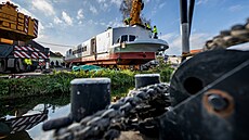 Opravenou lo� Arno�t v P�elou�i spustili na Labe. Do Pardubic p�ijede na...