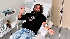 Richard Krajo na Instagramu zveejnil snímek z nemocnice.