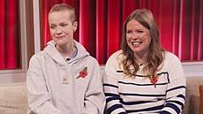 Liz Hattonová se svou matkou v televizní show (�íjen 2024)