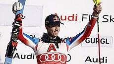 Francouz Clement Noël se raduje z vít�zství slalomu v Gurglu.