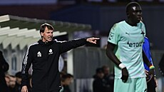 Trenér �eských Bud�jovic Franti�ek Straka b�hem utkání se Slavií.